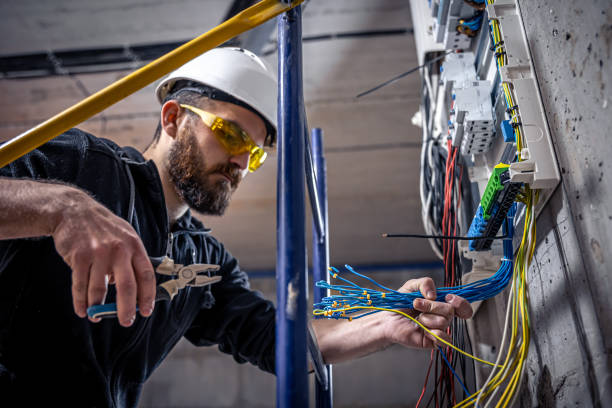 Best Local Electrician Companies  in Galesburg, IL